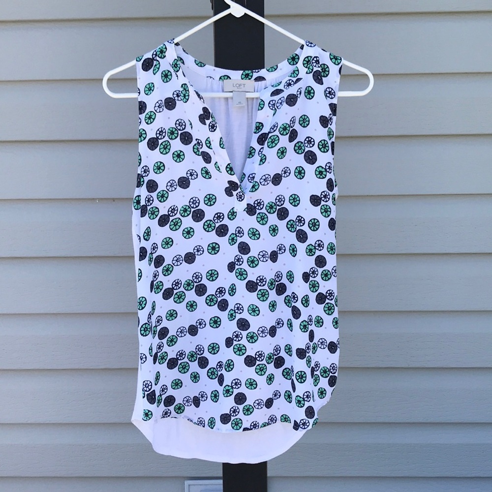 Lightweight cotton and polyester combo top. Size xs. Ann Taylor Loft